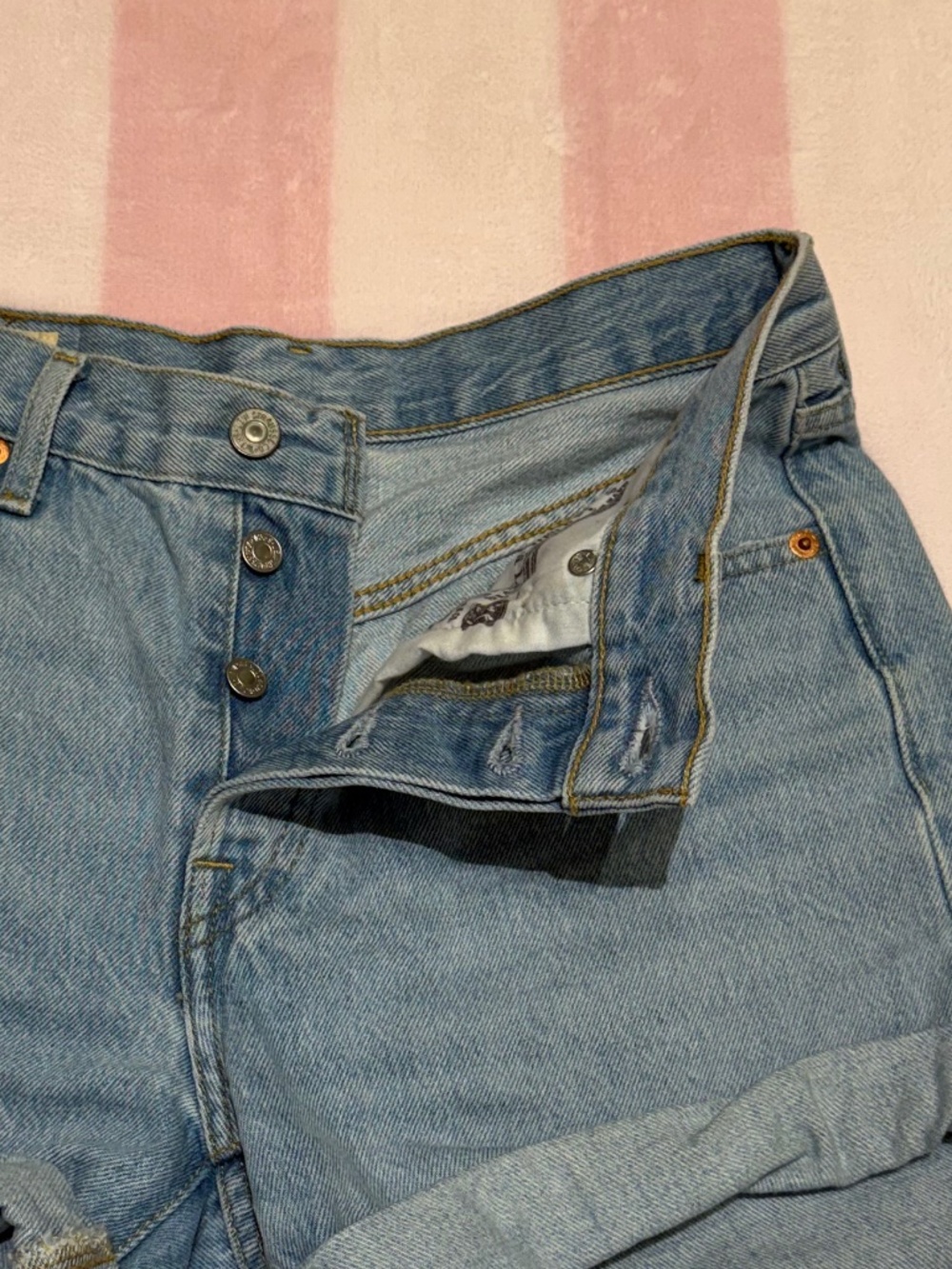 Levi's Premium Jean Shorts, Light Wash, US 26 - Picture 2 of 7
